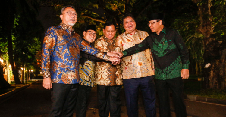 KIB Main Di Dua Kaki, Ganjar Atau Prabowo Foto : Ist