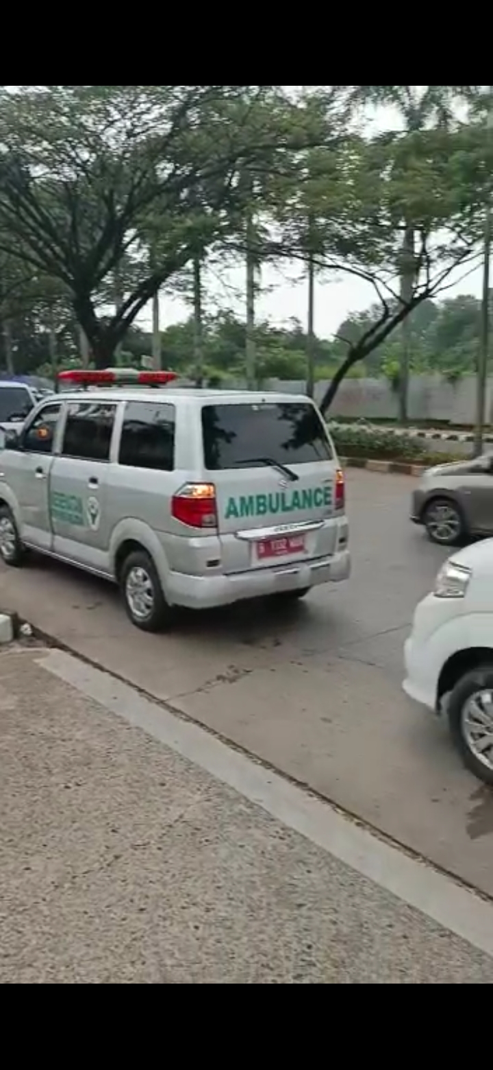 Kirim Belasan Ambulance, Pemkot Tangsel Jemput para Korban Kecelakaan Bus Wisata di Guci Tegal Pemkot Tangsel mengirinkan belasan mobil ambulan untuk membawa pasien korban kecelakaan bus wisata. Foto ; Humas Pemkot Tangsel