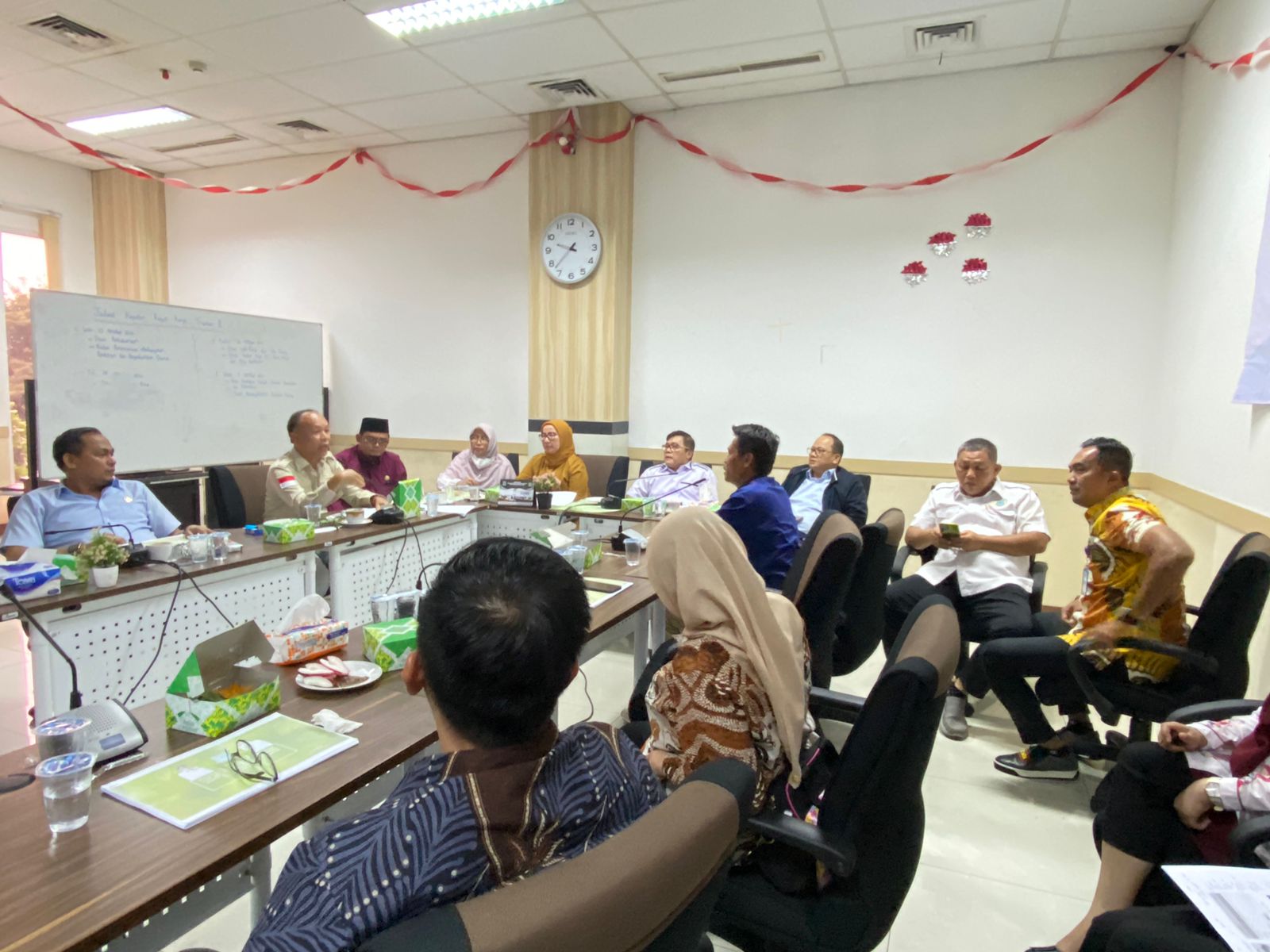 Komisi IV Rakor Triwulan Pertama Suasana rakor Komisi IV DPRD Kota Tangsel bersama dengan OPD mitra komisi, Kamis (4/5). Rakor tersebut bentuk menjalankan fungsi pengawasan. (dra)