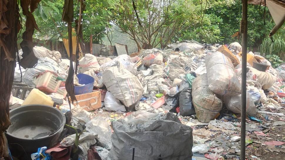 Lapak Pengolahan Sampah Liar Beroperasi di Pondok Ranji, Begini Tanggapan DLH Tangsel Foto : Ist