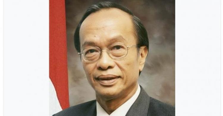 Mohon Doa, Mantan Menteri Sarwono Kusumaatmadja Sakit Kanker Paru Mochtar Kusumaatmaja. Foto : Ist
