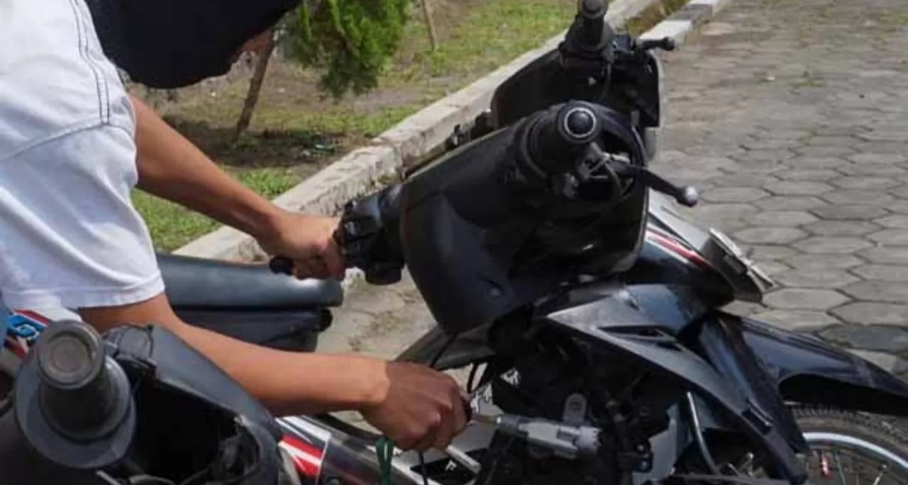 Nongkrong Pakai Motor Curian, Pengamen di Jaksel Ditangkap Foto : Ist