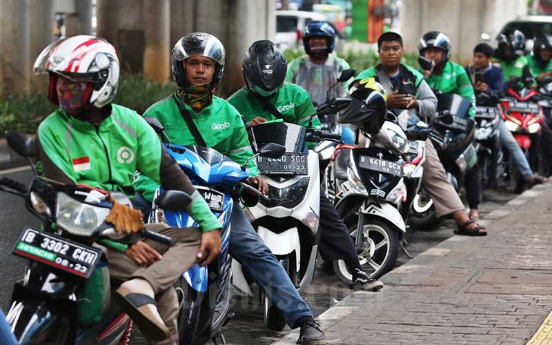 Ojol Solusi Transportasi Masyarakat Ilustrasi