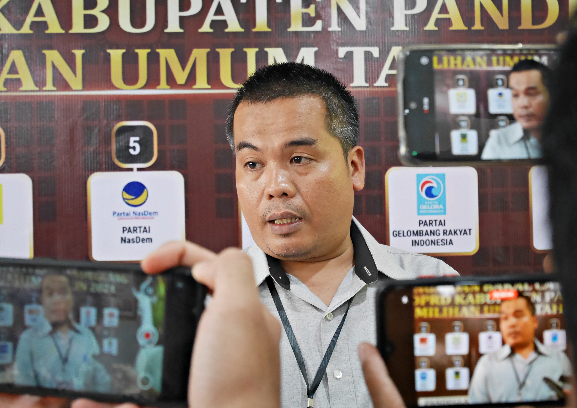 Ketua KPU Pandeglang, Ahmad Sujai, saat menyampaikan keterang pers.(Ari Supriadi/Tangsel Pos)