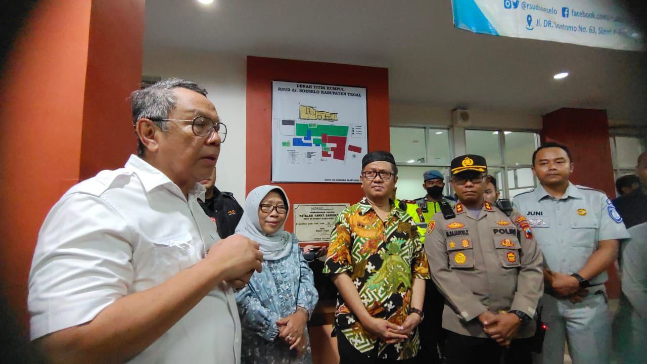 Pemkot Tangsel Siapkan Dua Rumah Sakit Tangani Korban Kecelakaan Bus Guci Tegal Wali Kota Tangerang Selatan saat memberikan keterangan pers. Foto : Humas Pemkot
