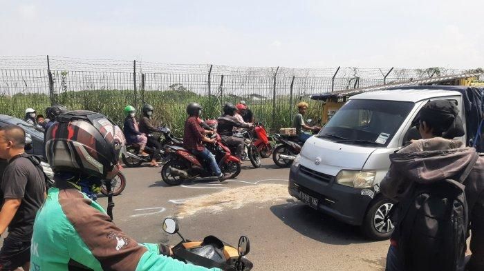 Lokasi kecelakaan pengendara sepeda motor yang tewas, lantaran gagal menyalip kendaraan di depannya, dan mengalami kecelakaan. (dra)