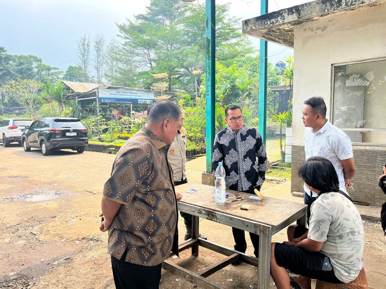 Wakil Wali Kota Tangsel, Pilar Saga Ichsan saat memimpin sidak parkir liar di Taman Kota Dua. (din)