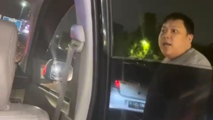 Polisi Usut Aksi Viral Pengendara ‘koboi’ Berpelat Dinas Polisi di Tol Tomang Foto : Ist