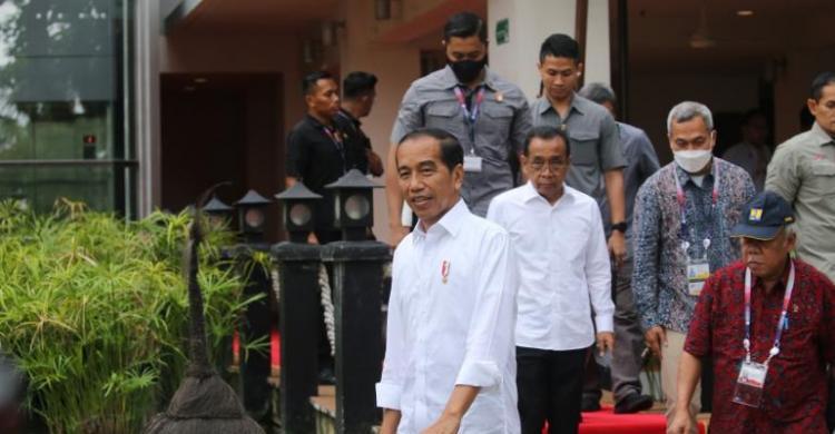 Presiden Jokowi Cek Kesiapan Media Center KTT ASEAN 2023 di Labuan Bajo Foto : Setpres