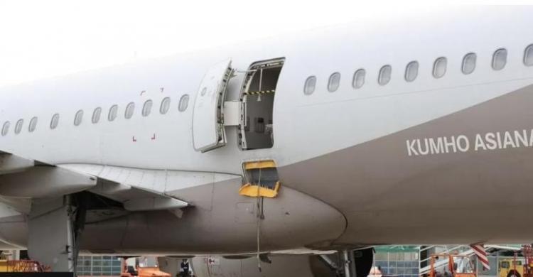 Pria Nekat Yang Buka Pintu Asiana Airlines, Ternyata Baru Kehilangan Pekerjaan Foto : Ist