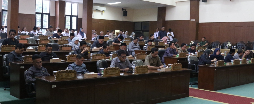 Rapat Paripurna DPRD Pandeglang Molor Hampir 3 Jam Anggota dewan mengikuti rapat paripurna di Gedung DPRD Pandeglang, Rabu (24/5/2023).(Istimewa)