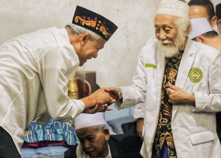 Safari Di Banten, Ganjar Pranowo Sowan Ke Abuya Muhtadi Foto : Ist