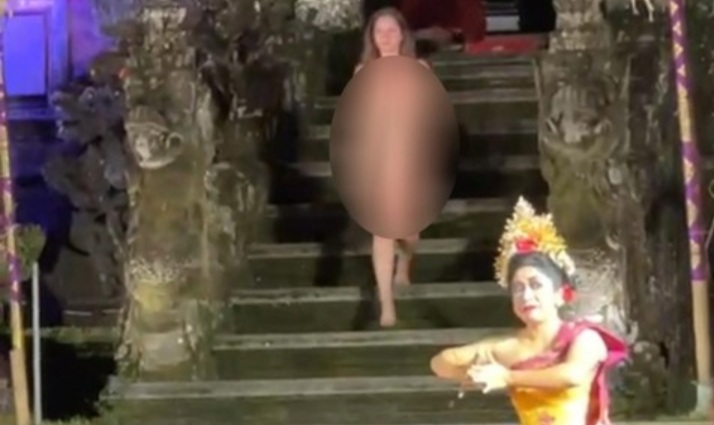 Sederet Fakta Bule Stres Nekat Telanjang di Pentas Tari Bali Foto : Ist