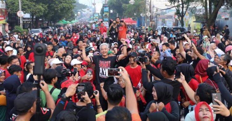 Senam Bareng Ribuan Warga Hingga Emak-emak Foto : Ist