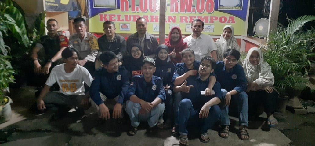Sosialisasi Satu RW Satu Polisi Berlangsung Di RW 08 Rempoa Babinsa Rempoa Serda Hary Sujatmiko, Bhabinkamtibmas Aiptu Iwan Setiawan, Sekel Rempoa Budi Santoso, Polisi RW 08 Kompol Johan Rofi, Ketua RT 06/ RW 08, Maria Jayus, Ketua RW 08, Mundakir beserta perwakilan Karang Taruna peserta sosialisasi.(din)
