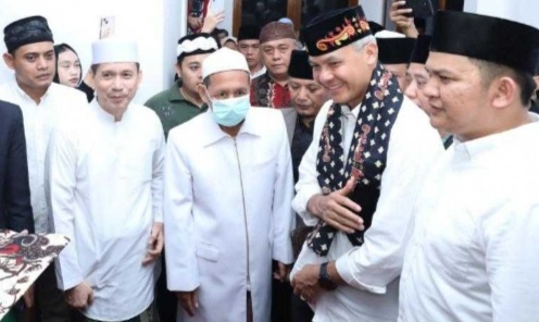 Sowan Ke KH Tubagus Ahmad Foto : Ist