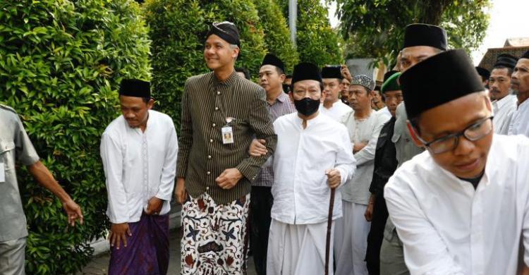 Sowan Ke Ponpes Girikusumo Mranggen Foto : Ist
