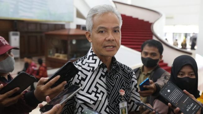 Survei SMRC Terbaru: Elektabilitas Ganjar 35,9 Persen, Prabowo 32,8 Persen Anies 20,1 Persen Foto : Ist
