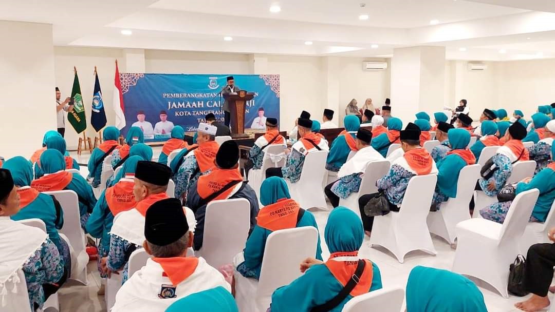 143 Calon Jamaah Haji Kloter 53 JKG Asal Tangsel Dilepas Sebanyak 143 calon jamaah haji kloter 53 JKG Tangsel dilepas.(din)