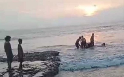 ABG 14 Tahun Tewas Terseret Ombak di Pantai Kelapa Gading Serang Foto : Ist