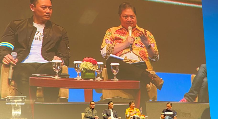 Airlangga: Indonesia Ogah Jadi Korban New Imperialism, Termasuk Soal Energi Menko Perekonomian Airlangga Hartarto saat di acara ndonesia Net-Zero Summit 2023 di Djakarta Theatre. Foto : Ist