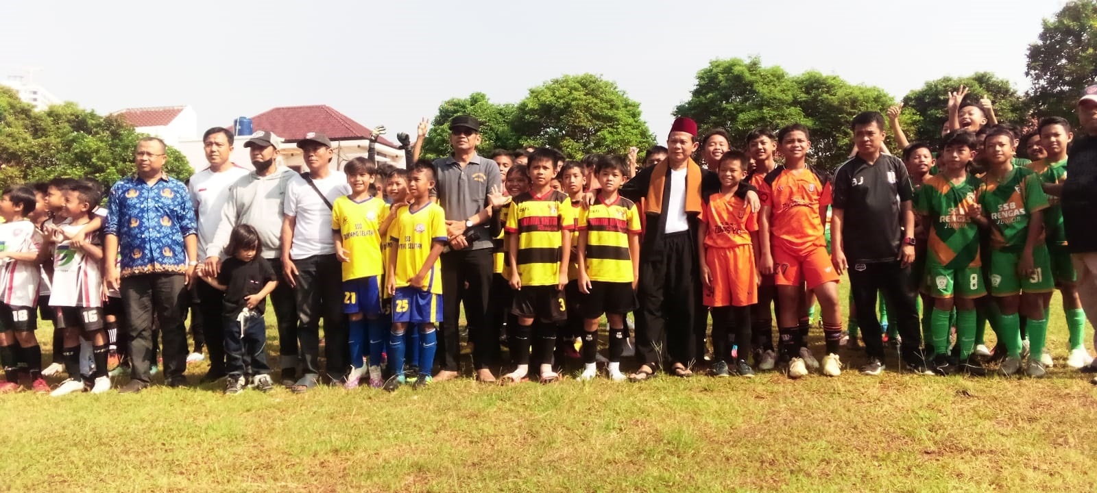 Berbagai Kompetisi Olahraga Sambut HUT Ciputat Timur Ke-16 Rangkaian HUT Kecamatan Ciputat Timur menggelar serangkaian kompetisi mulai dari sepakbola hingga bulutangkis dan voli.