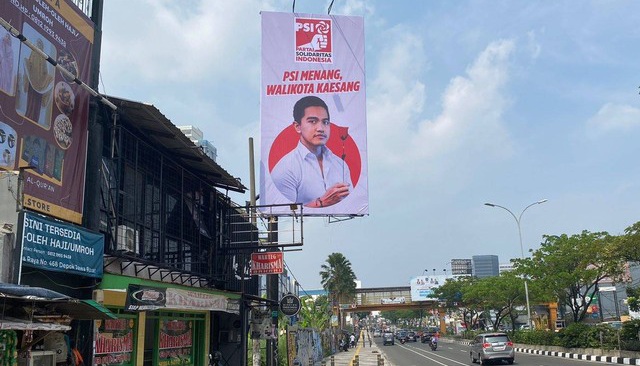 Berebut Berkah Kaesang Foto : Ist