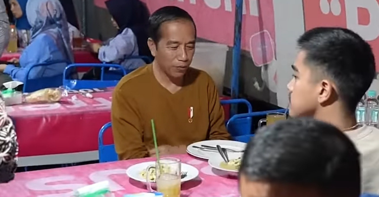 Borong Bakmi Pele Yogya, Jokowi Habis Rp 3 Juta Foto : Setpres