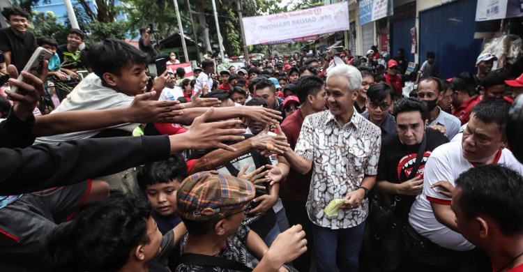 Dikritik Blusukan Di Jakarta Ganjar Pranowo saat berada di Pademangan, Jakarta Utara. Foto : Ist