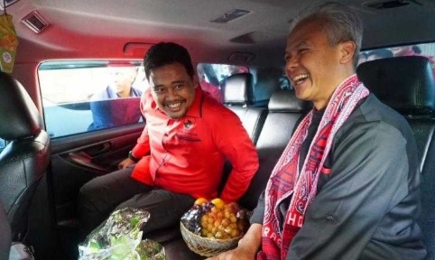 Dukungan Jokowi Terlihat Saat Bobby Mesra Dengan Ganjar Di Medan Foto : Ist