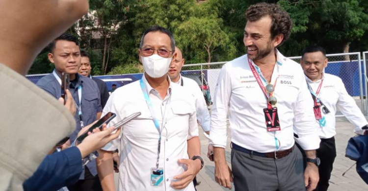Heru: Tahun Depan Harus Lebih Baik Pj Gubernur DKI Heru Budi Hartono (memakai masker) saat berkeliling arena balap di Sirkuit Ancol. Foto : Istg