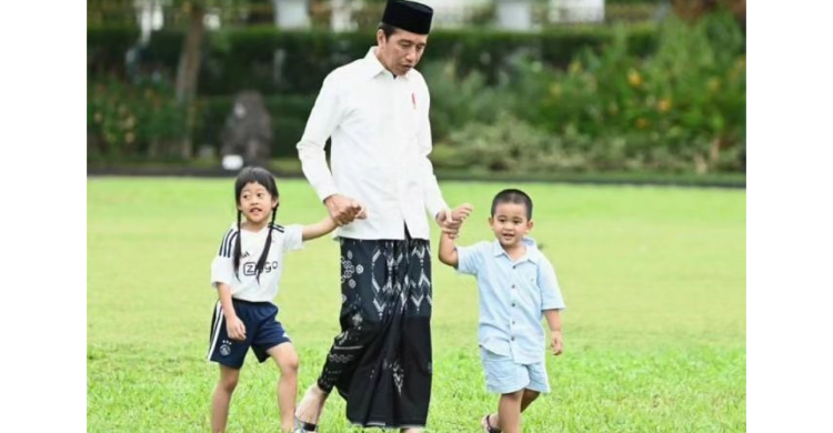 Idul Adha 2023, Pejabat Pilih Berpencar Presiden Jokowi dan keluarga menunaikan Shalat Idhul Adha 2023 di Yogyakarta. Foto : Setpres