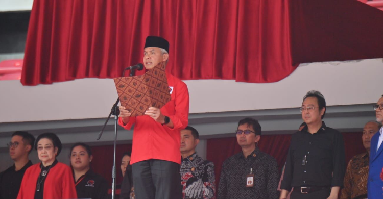 Ikuti Jejak Jokowi, Ganjar Bacakan Dedication Of Life Bung Karno Foto : Ist
