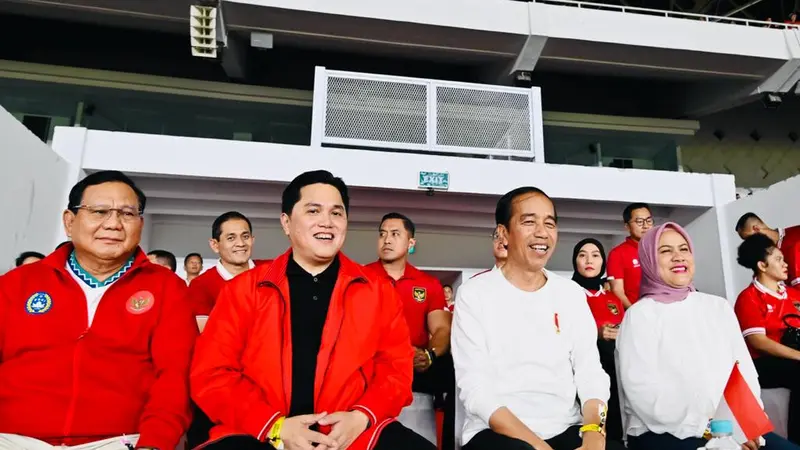 Kalah 0-2, Presiden Jokowi Salami Para Pemain Timnas Indonesia Foto : Setpres