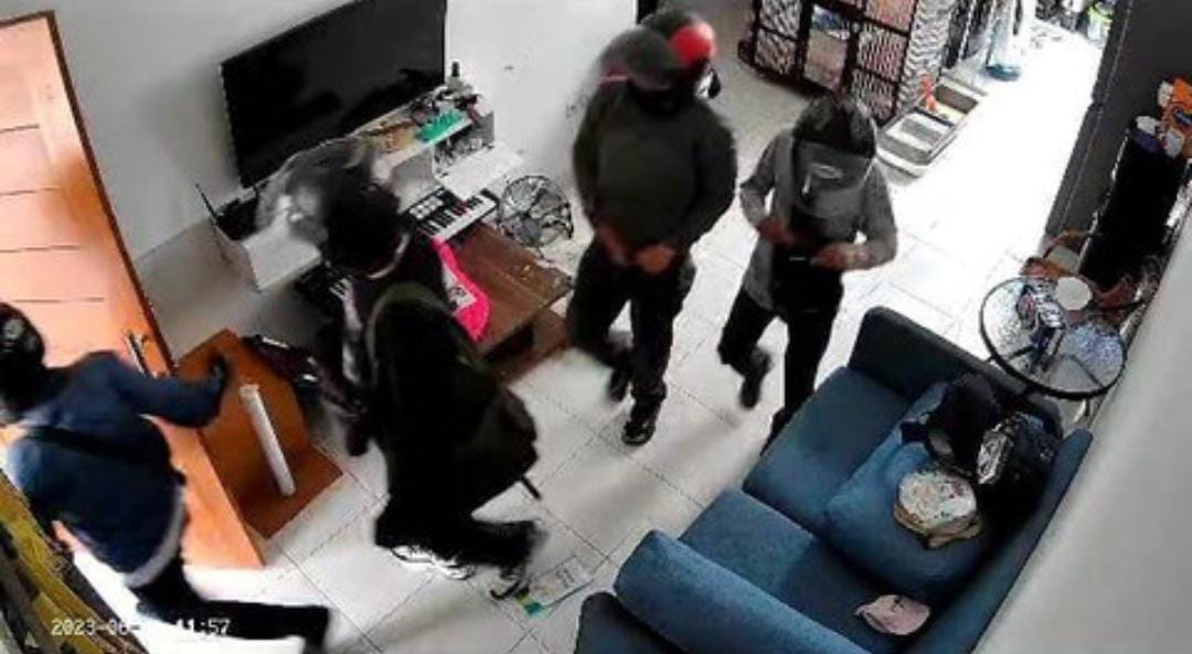 Komplotan Maling Bobol Rumah di Bogor, Ketahuan Pemilik dari CCTV Foto : Ist