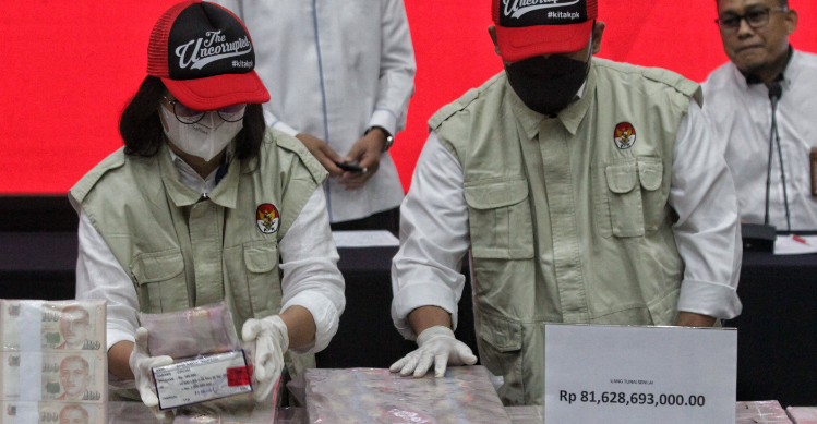 KPK Pamerkan Duit 81,6 Miliar Dan Aset Hasil Pencucian Uang Lukas Enembe Foto : Ist