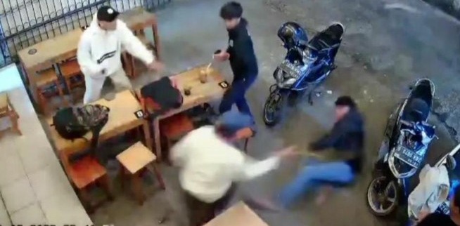 Lagi Nongkrong, Pelajar di Bekasi Tiba-tiba Diserang Temannya Sendiri Foto : Ist