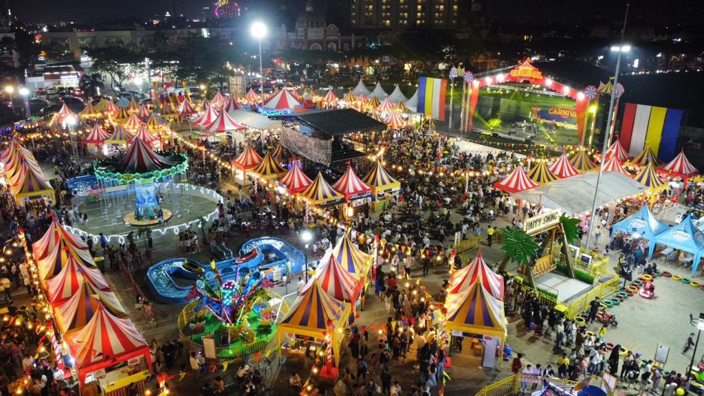 Nikmati Petualangan Kuliner Sambil Bermain Salju Summarecon Mall Serpong (SMS) akan memberikan pengalaman kuliner yang menggugah selera, hingga kegembiraan bermain salju dalam rangkaian event bertajuk SMS Carnival.(dra)