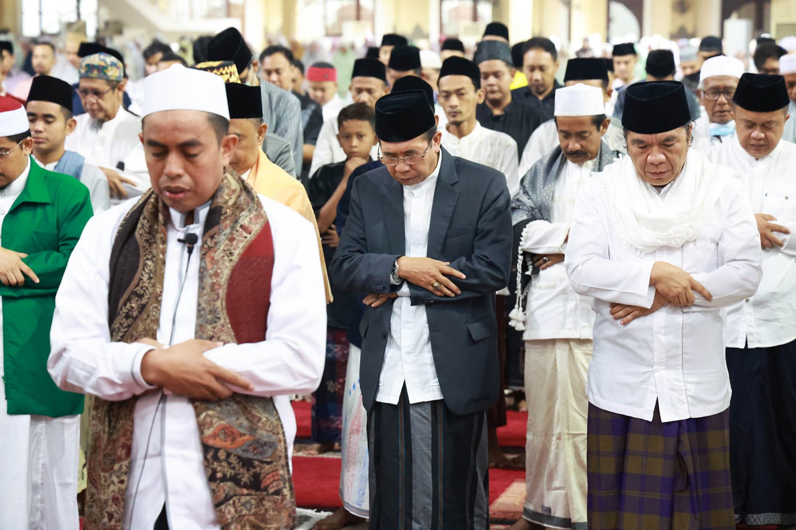 Pj Gubernur Banten Al Muktabar Laksanakan Sholat Idul Adha 1444 H di Masjid Raya Al Bantani Foto : Humas Pemprov