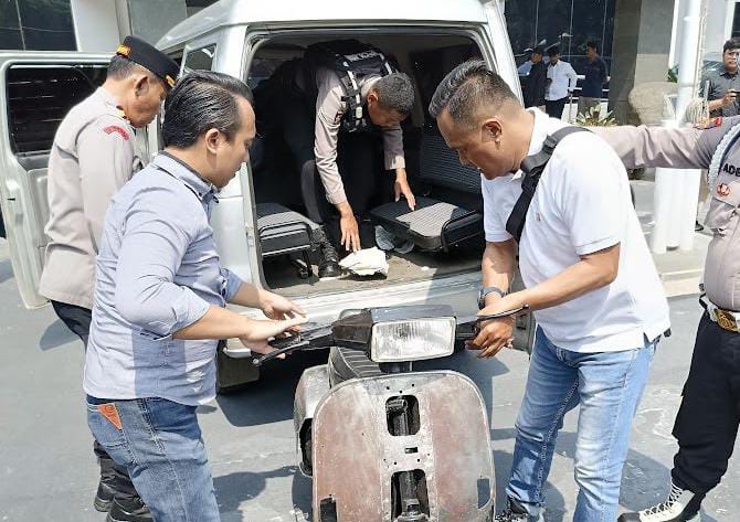 Polisi Tangkap Penadah Mobil Curian dan Vespa di Bogor Foto : Ist