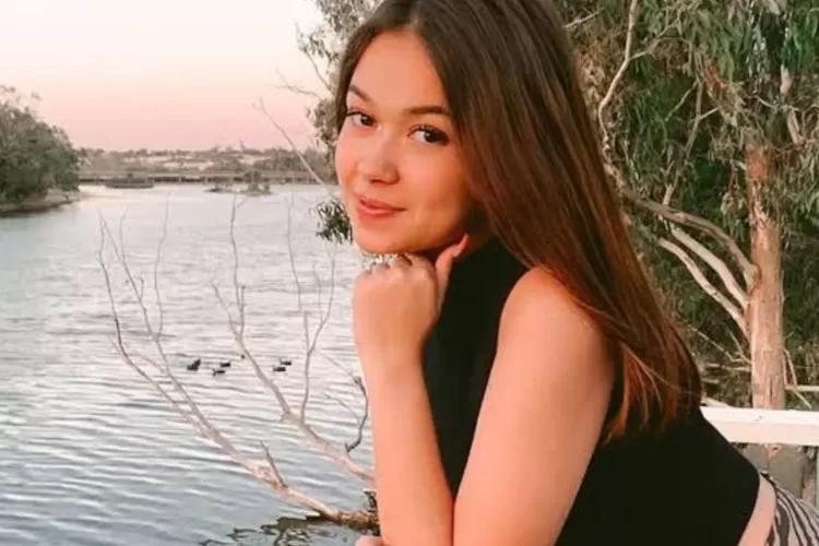 Rebecca Klopper, Putus Dengan Fadly? Foto : Ist