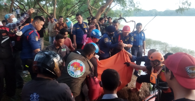 Setelah 3 Jam Tenggelam di Danau Puri 11, 2 Remaja Ditemukan Tewas Foto : Ist