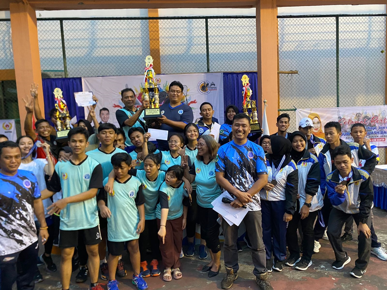 Squash Tangsel Sabet Juara Umum Pada Kejurprov Squash Tangsel mengikuti Kejuaraan Provinsi (Kejurprov) Squash Banten 2023 dan berhasil keluar sebagai juara umum.(din)