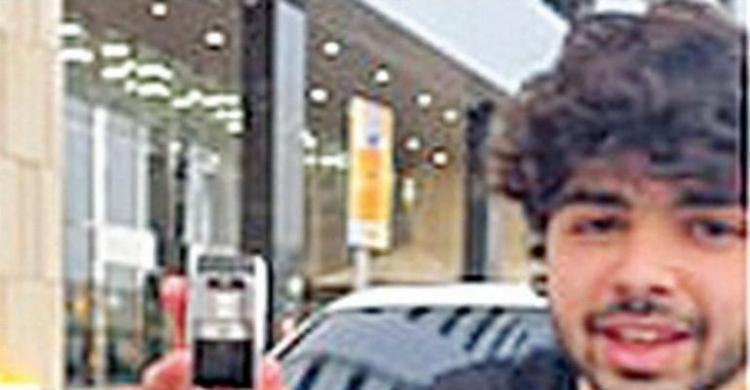 Tinggal Kunci Mobil Mewah Di Parkiran Foto : Ist