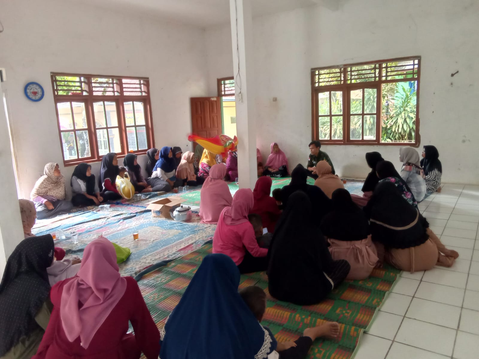 Uang Pemotongan PKH Dikembalikan, Proses Hukum Tetap Berjalan Proses verifikasi oleh pendamping PKH atas pengembalian uang pemotongan bantuan oleh oknum pegawai PT. Pos Indonesia di Kecamatan Mandalawangi, Sabtu (24/6/2023).(Istimewa)