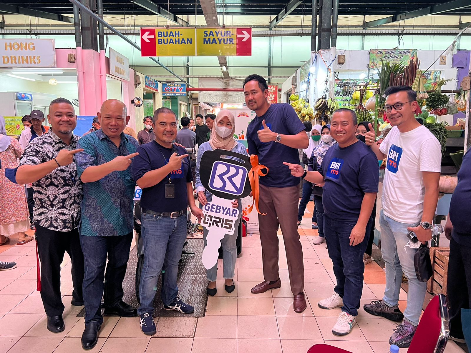 Wow! Transaksi QRIS Di Pasar Modern BSD Meningkat BRI Regional Office Jakarta 3 yang berkantos di Kawasan BSD, Serpong memberi apresiasi kepada para pedagang pasar modern BSD Serpong, Rabu (7/6).(dra)