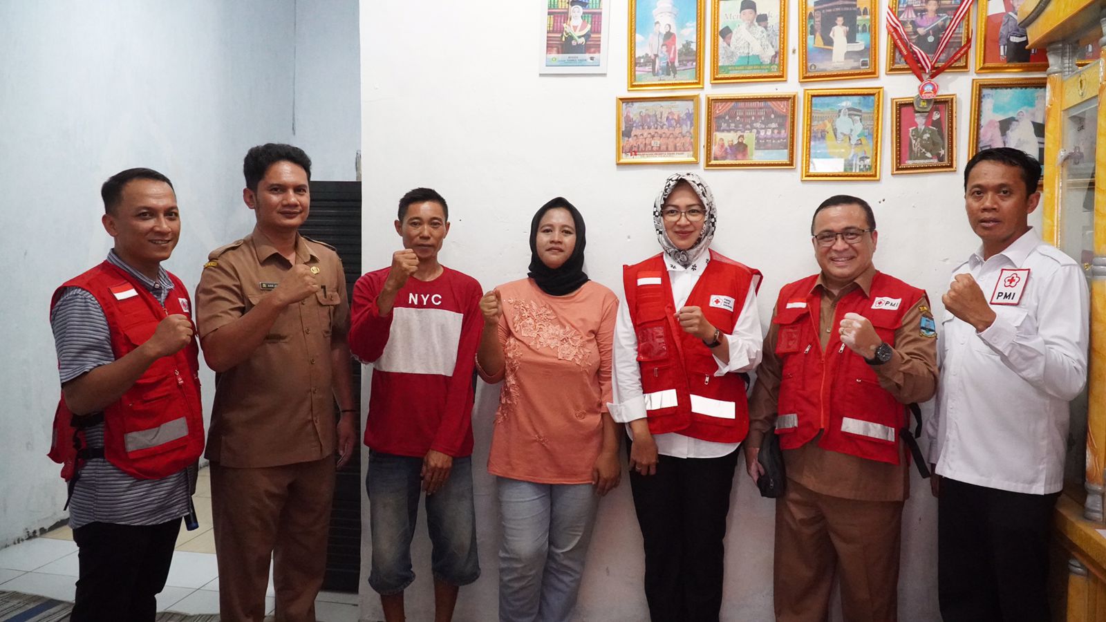 Airin Rachmi Diany Resmikan Bedah Rumah di Kota Serang Airin saat meresmikan sebuah rumah di Serang. Foto : Ist