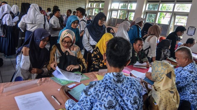 Anak Pejabat-Pengusaha Ditemukan Pakai Surat Tak Mampu di PPDB Banten Foto : Ist
