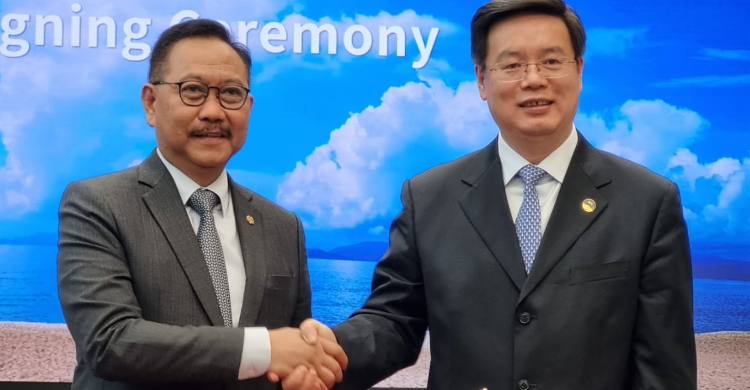 Bangun Kota Masa Depan, Otorita IKN Kerja Sama Dengan Shenzhen Kepala Otorita IKN Bambang Susantono (kiri) dan Wali Kota Shenzhen Qin Weizhong (kanan). Foto : Ist