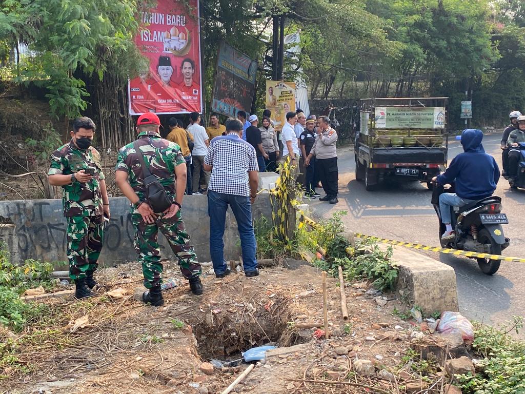 Batal Ditutup, Jalan KH. Dewantoro Perlu Simulasi Arus Lalu Lintas Pemantauan Jalan KH Dewantoro Ciputat ke arah Bintaro yang rencananya akan ditutup terkait peninggian jembatan. Foto : Ist